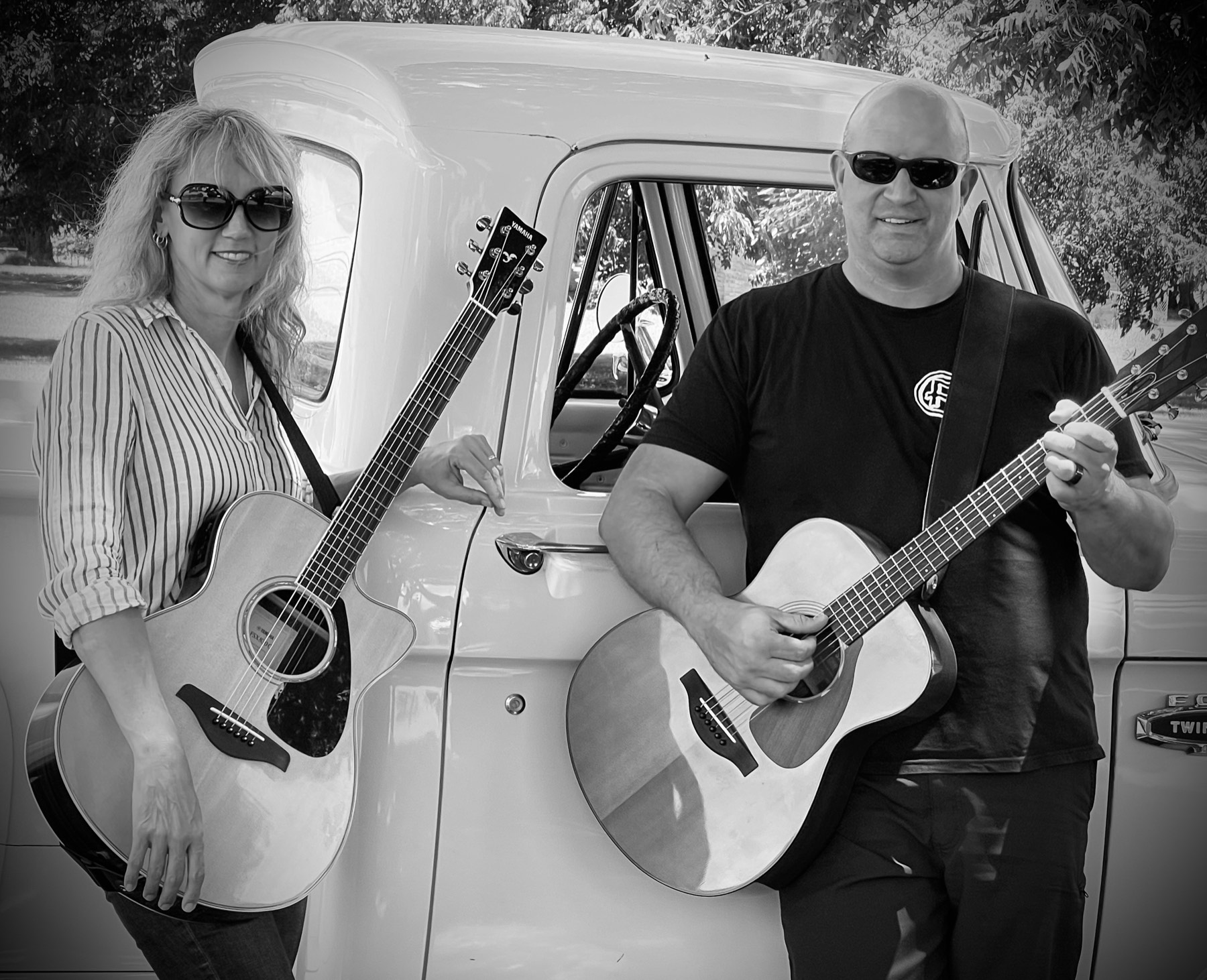 Rebekah Johnson and Steve Horvath with their guitars, black and white photo
